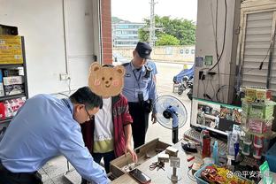 漂洋过海来看你✈️球迷从巴西飞来现场 为德里克-怀特加油